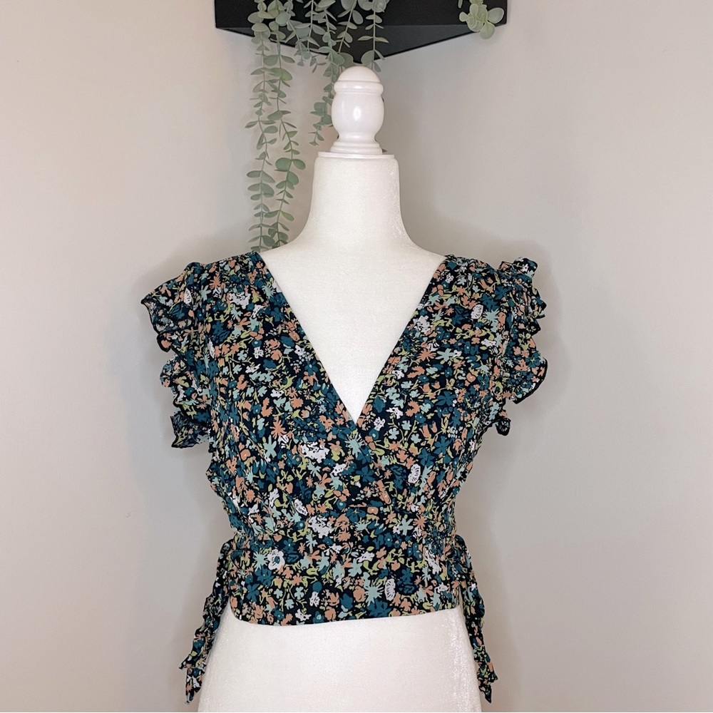 Free People Pretty Daze Floral Crop Top in Black Size Small